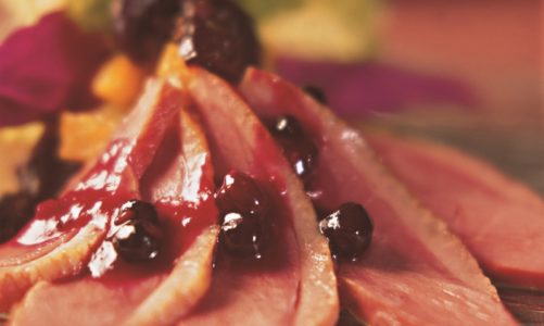 Wędzona pierś z kaczki w pomarańczach