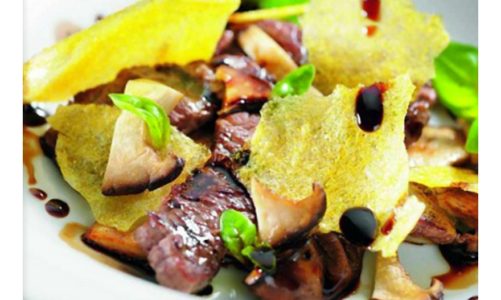 Przepis na smaczną wołowinę w occie balsamicznym z domowymi chipsami