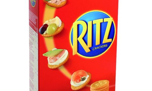 Krakersy z dodatkami jako przystawka