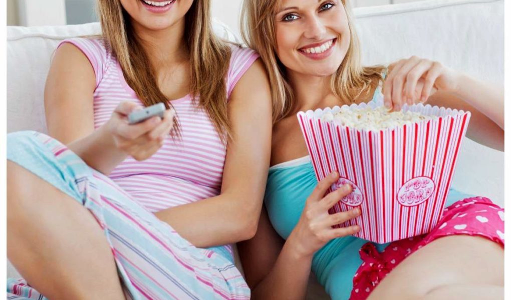 Przekąski na filmowy wieczór. Po dniu na wariackich papierach, marzymy o chwili wytchnienia.