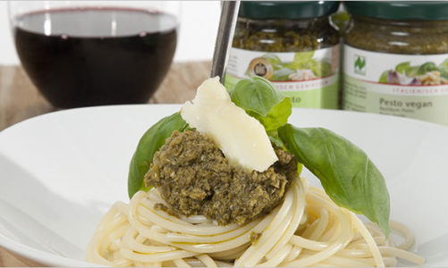 Jak i z czym je się Pesto? Danie plebsu, z powodzeniem podbija europejskie stoły.