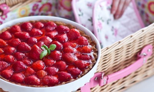 Tarta z truskawkami i kremem – przygotuj francuskiego klasyka