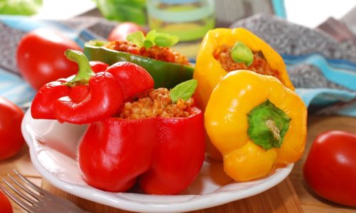 Przepis na grillowane faszerowane papryki z mięsem mielonym i fetą