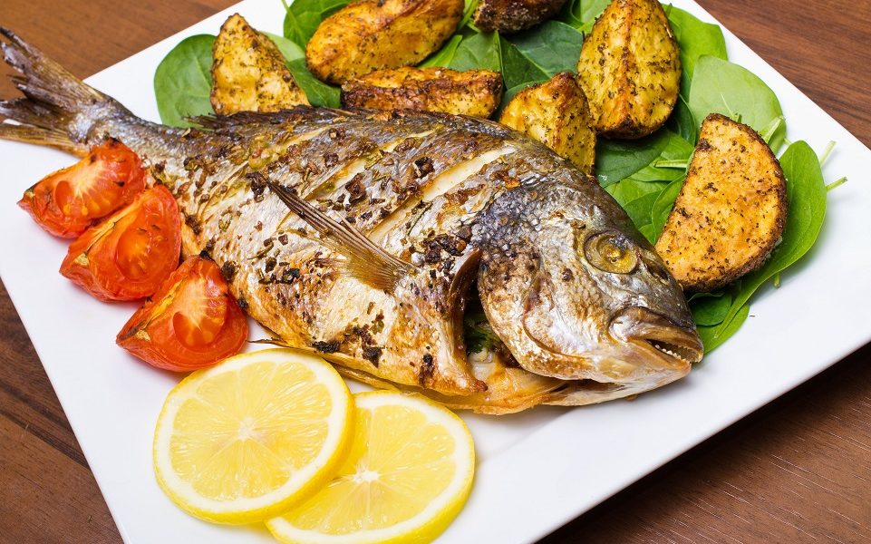 Przepis na soczystą grillowaną doradę