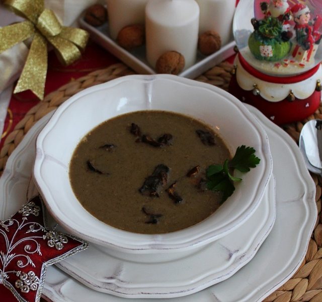 Zupa grzybowa – tradycyjna potrawa wigilijna