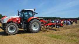 Ruszyły „Dni ziemi” Metal – Fach i Moto – Agro Rolnictwo, BIZNES - Prezentacje, pokazy, a przede wszystkim testy polowe najnowszych maszyn rolniczych produkowanych przez sokólską spółkę Metal – Fach oraz ciągników marki Steyr dystrybuowanych przez Moto – Agro, rozpoczęły cykl spotkań w ramach „Dni Ziemi”.