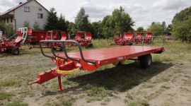 Nowe platformy do bel słomy Rolnictwo, BIZNES - Sokólski producent maszyn rolniczych – spółka Metal – Fach – wprowadziła do swojej oferty pięć nowych modeli platform służących do transportu bel słomy.