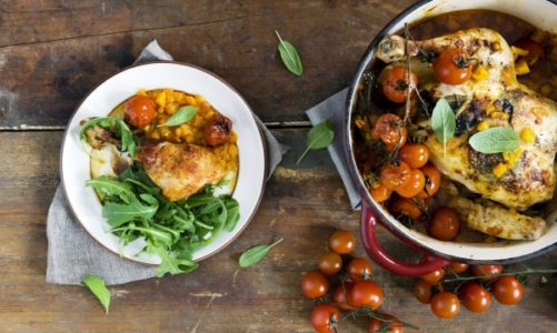 Pieczony Kurczak z dynią, pomidorami i masłem szałwiowym