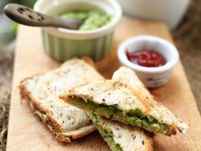 Monika Mrozowska poleca tosty z serkiem topionym i domowym pesto