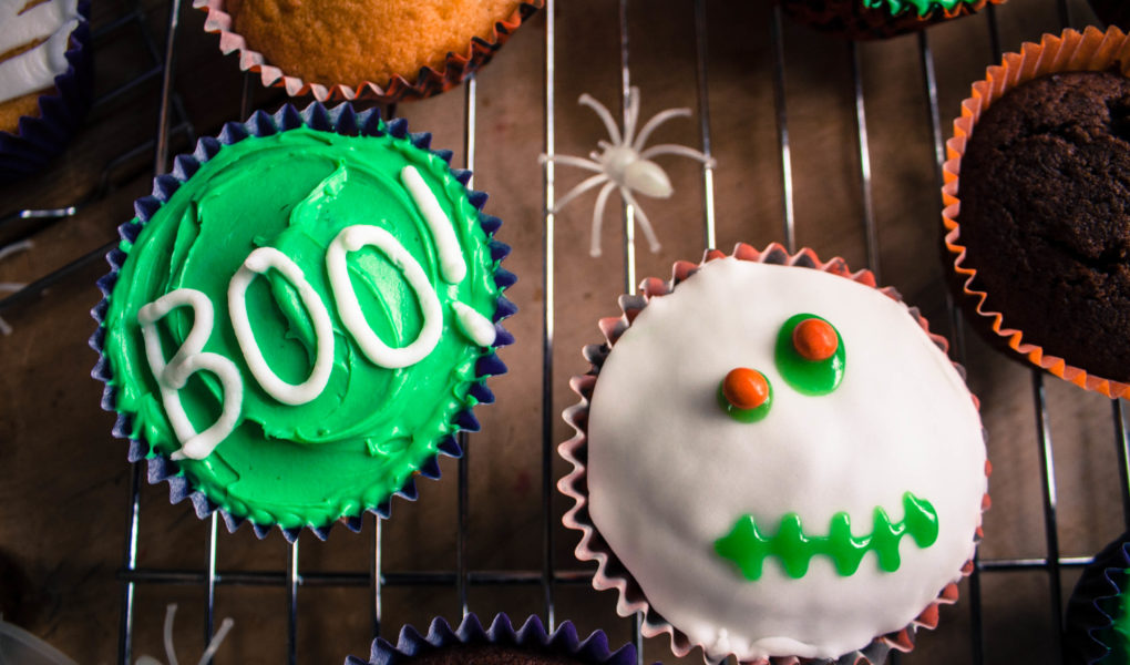 Halloweenowe czekoladowe muffinki ze śliwką kalifornijską