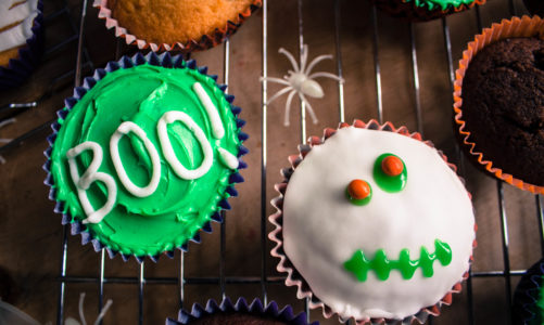 Halloweenowe czekoladowe muffinki ze śliwką kalifornijską