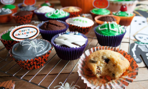 Halloweenowe muffinki z pomarańczą i śliwką kalifornijską