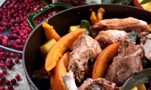 Kurczak z dynią, suszoną żurawiną i szałwią