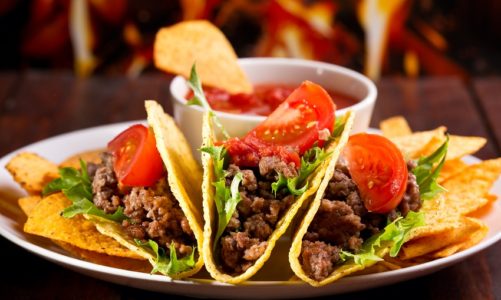 Wieczór meksykański zabawa z motywem w tle