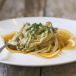 TAGLIOLINI Z PISTACJOWYM PESTO I CZERWONÄ POMARAĹCZÄ