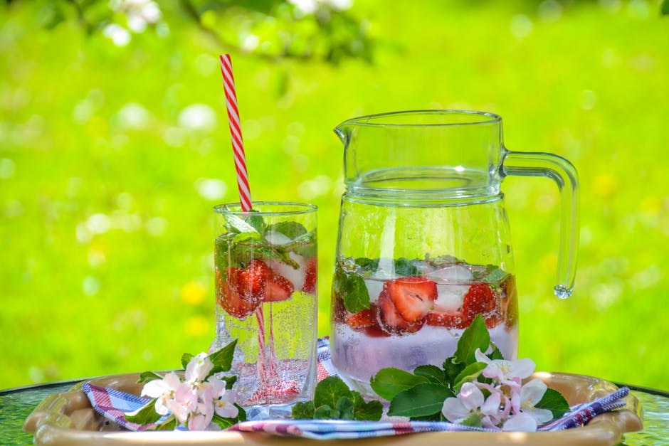 Wystarczy połączyć orzeĹşwiającą moc z aromatem świeżych owoców i ziół
