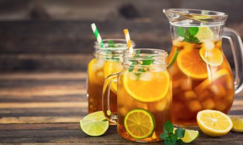 Herbata z oryginalnymi dodatkami – zaskocz swoich gości!