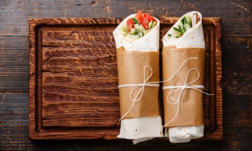 Orientalny wrap z tortilli, czyli pomysł na smaczną przekąskę