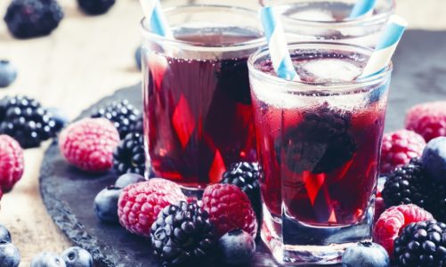Mrożona herbata z jagodowym musem