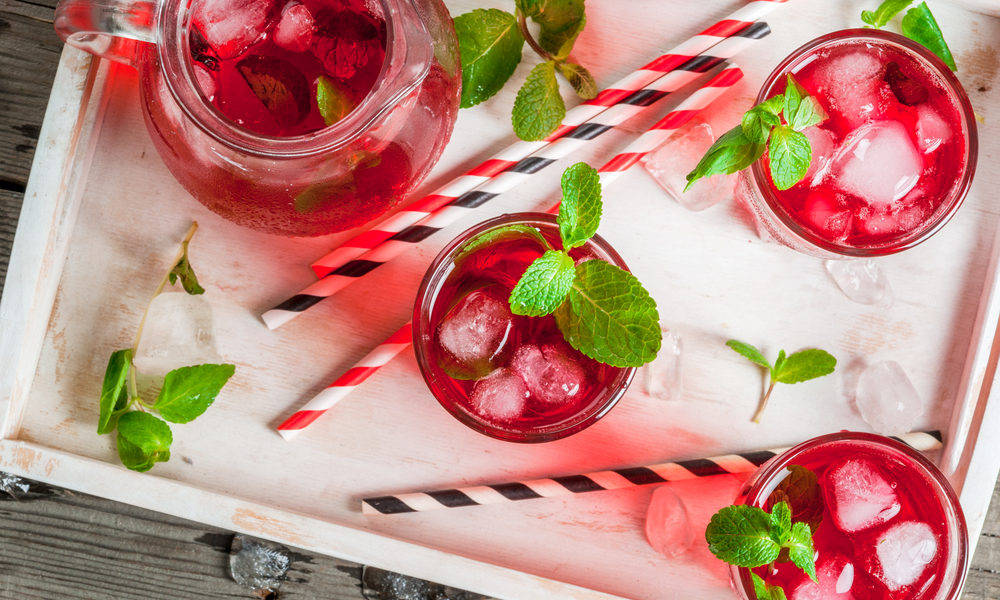 Przepisy na orzeĹşwiające herbaty mrożone