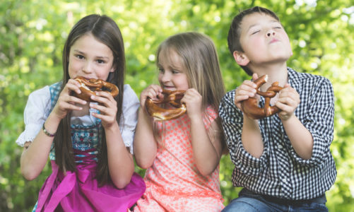 Wakacyjna dieta dzieci poza kontrolą rodziców – jak to zmienić?