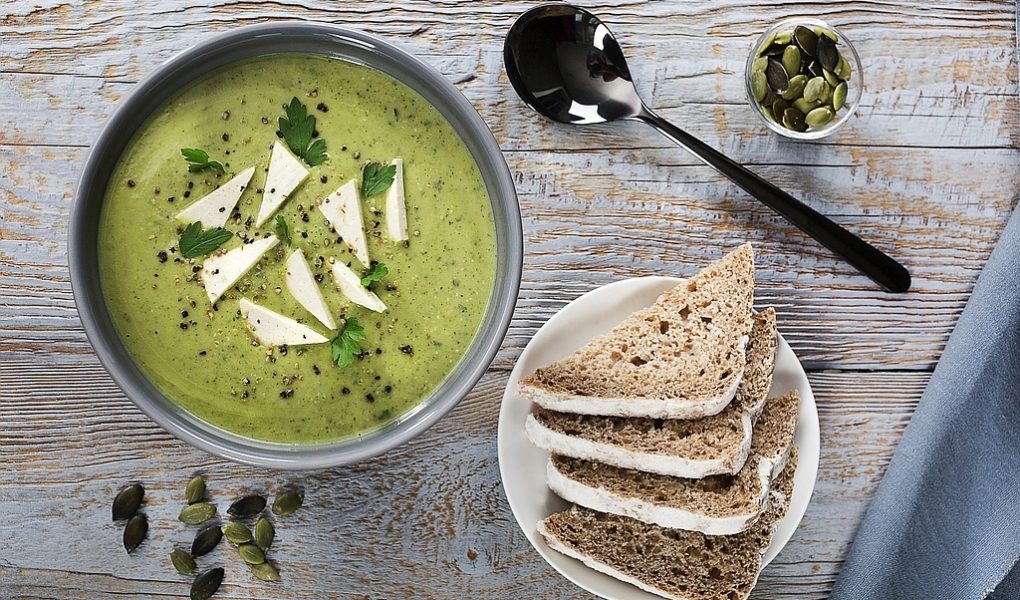 Krem z brokułu z mleczkiem kokosowym i tofu