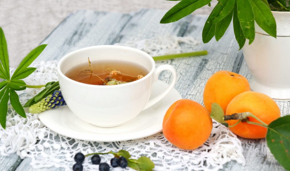 Herbaciane smaki lata – morelowe love na chłodniejsze wieczory