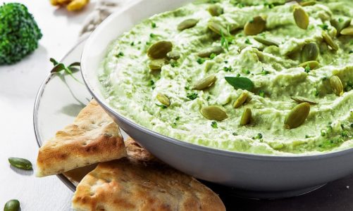 Pasta z pestkami dyni z brokułami