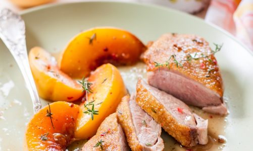 Z nutką słodyczy, czyli tradycyjne dania z dodatkiem brzoskwiń