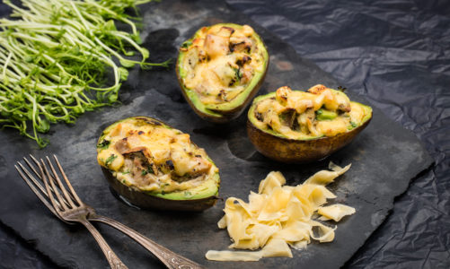 Awokado zapiekane z tuńczykiem i Aldamerem