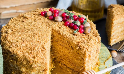 Nie zapomnij o tradycji – bakaliowy tort