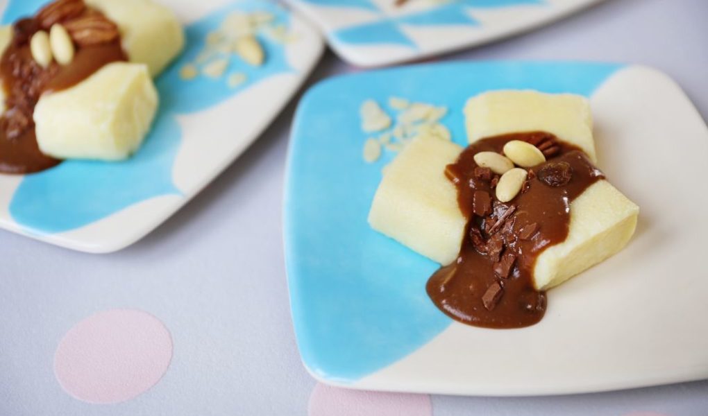 Kluski leniwe z sosem piernikowo – bakaliowym