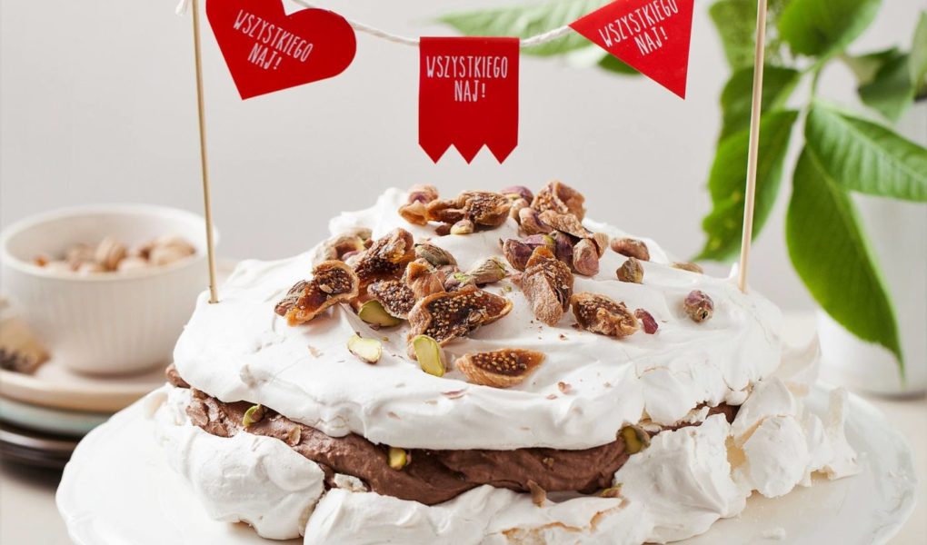 Dzień Mamy i doskonały tort bezowy z kremem czekoladowym i figami