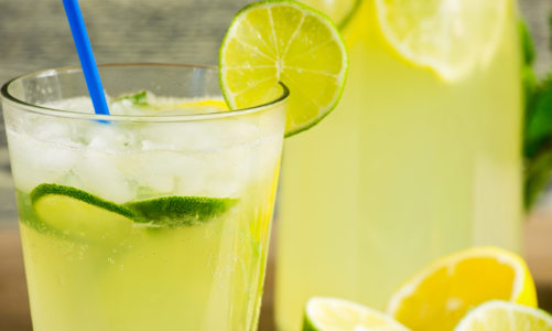 Pomysły na chłodzące napoje na bazie herbaty