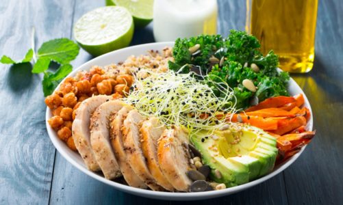 Buddha Bowl – skomponuj własną miskę obfitości z ulubionych warzyw i orzechów