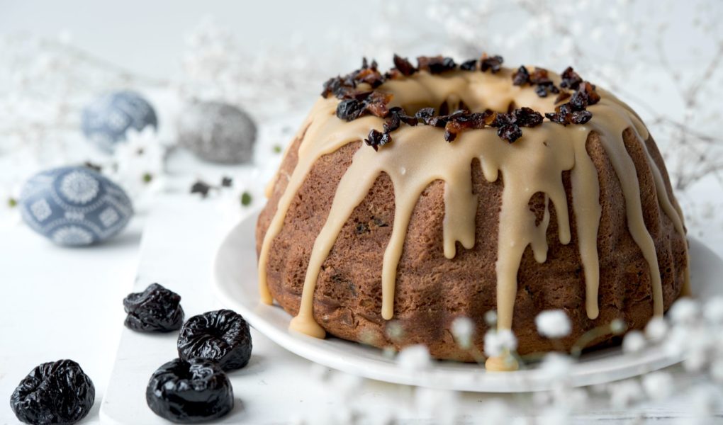 Babka rumowo-śliwkowa z polewą karmelowo-rumową