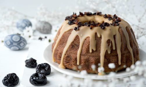 Babka rumowo-śliwkowa z polewą karmelowo-rumową