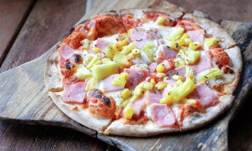 Domowa pizza z neapolitańskim spodem na trzy sposoby