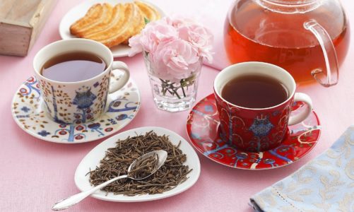 Herbata dobra na stres – z jakimi ziołami najlepiej ją łączyć?