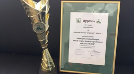 Cynkomet z nagrodą za „Najbezpieczniejszą maszynę” Rolnictwo, BIZNES - Swoje flagowe przyczepy rolnicze i rozrzutniki zaprezentował Cynkomet na targach Opolagra w Kamieniu Śląskim. W maju firma wzięła udział w wystawach w Serbii, Niemczech, na Węgrzech i w Kościerzynie, z którego wyjechała z nagrodą