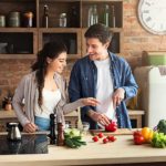Młodym trudniej przejść na dietę, boâŚ nie umieją gotować