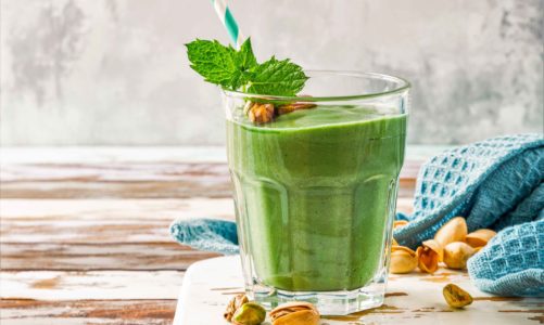 OrzeĹşwienie w pełnym słońcu – postaw na letnie koktajle