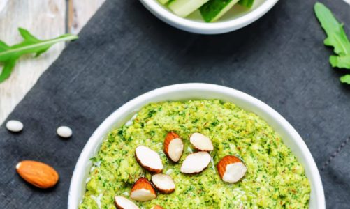 Pomysł na szybki lunch. Smakowite pasty kanapkowe z bakaliami