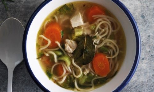 Tradycyjny rosół w zdrowej odsłonie – wzmocnij odporność dziecka z piłkarzami FC Barcelony