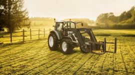 Continental rusza w trasę z Valtra SmartTour Rolnictwo, BIZNES - Continental został oficjalnym partnerem Valtra SmartTour – cyklu pokazów maszyn rolniczych Valtra. W ramach współpracy wszystkie prezentowane ciągniki rolnicze zostaną wyposażone w opony TractorMaster.