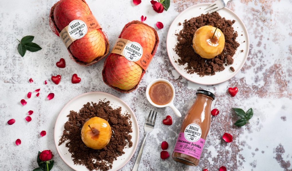 Jabłka z kruszonką i sosem maślano-jabłkowym