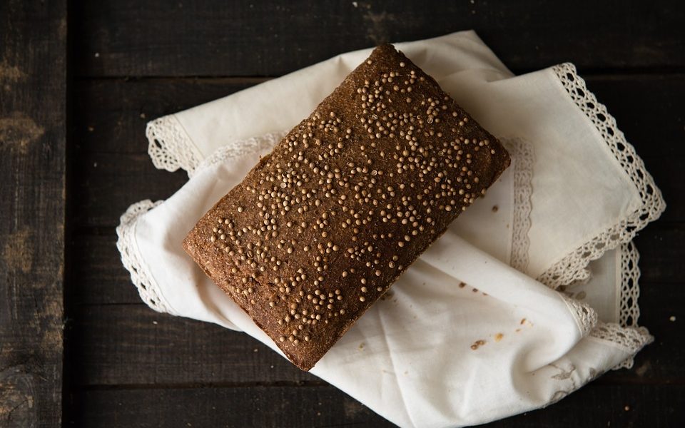 Przepis na sycący, domowy chleb konopny na zakwasie