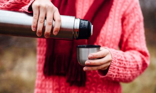 Herbata w termosie – o czym należy pamiętać przygotowując napój na wynos?