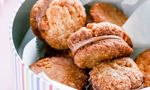 Przepis na słodki orzechowy raj, czyli aromatyczne ciasteczka orzechowe z mąki arachidowej