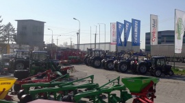 CYNKOMET rozszerza sieć dystrybucji Rolnictwo, BIZNES - Wraz ze wzrostem produkcji Cynkomet z Czarnej Białostockiej sukcesywnie rozwija swoją sieć sprzedaży. Producent rozpoczął współpracę z wyszkowską firmą Zaplecze Farmera, która będzie sprzedawać jego maszyny w centralnym regionie Polski.